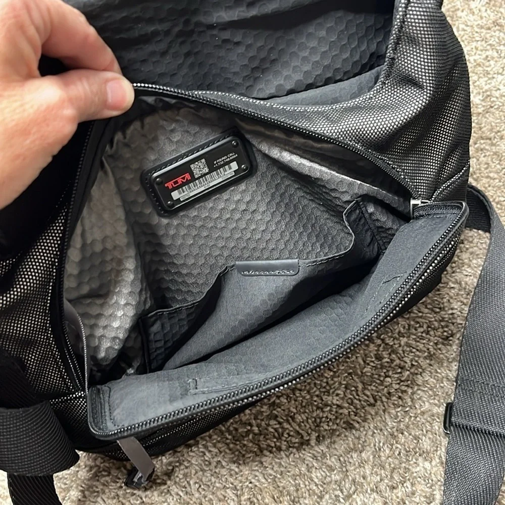 TUMI ALPHA BRAVO TRAVIS CROSSBODY MESSENGER BAG BLACK GREY IN REFLECTIVE SILVER
